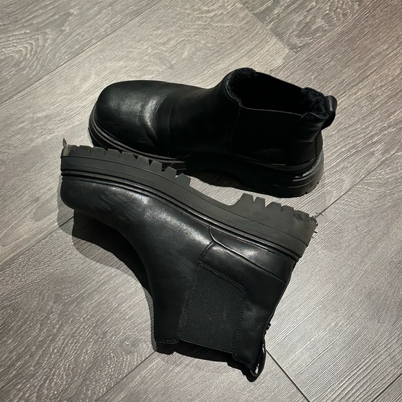 Aldo Black Farerentar Chunky Platform Chelsea Boots with Fur lining - Picture 2 of 2